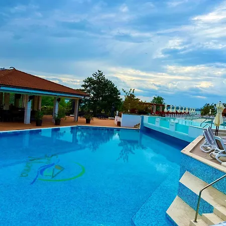 Aj 3, Santa Marina Village,
